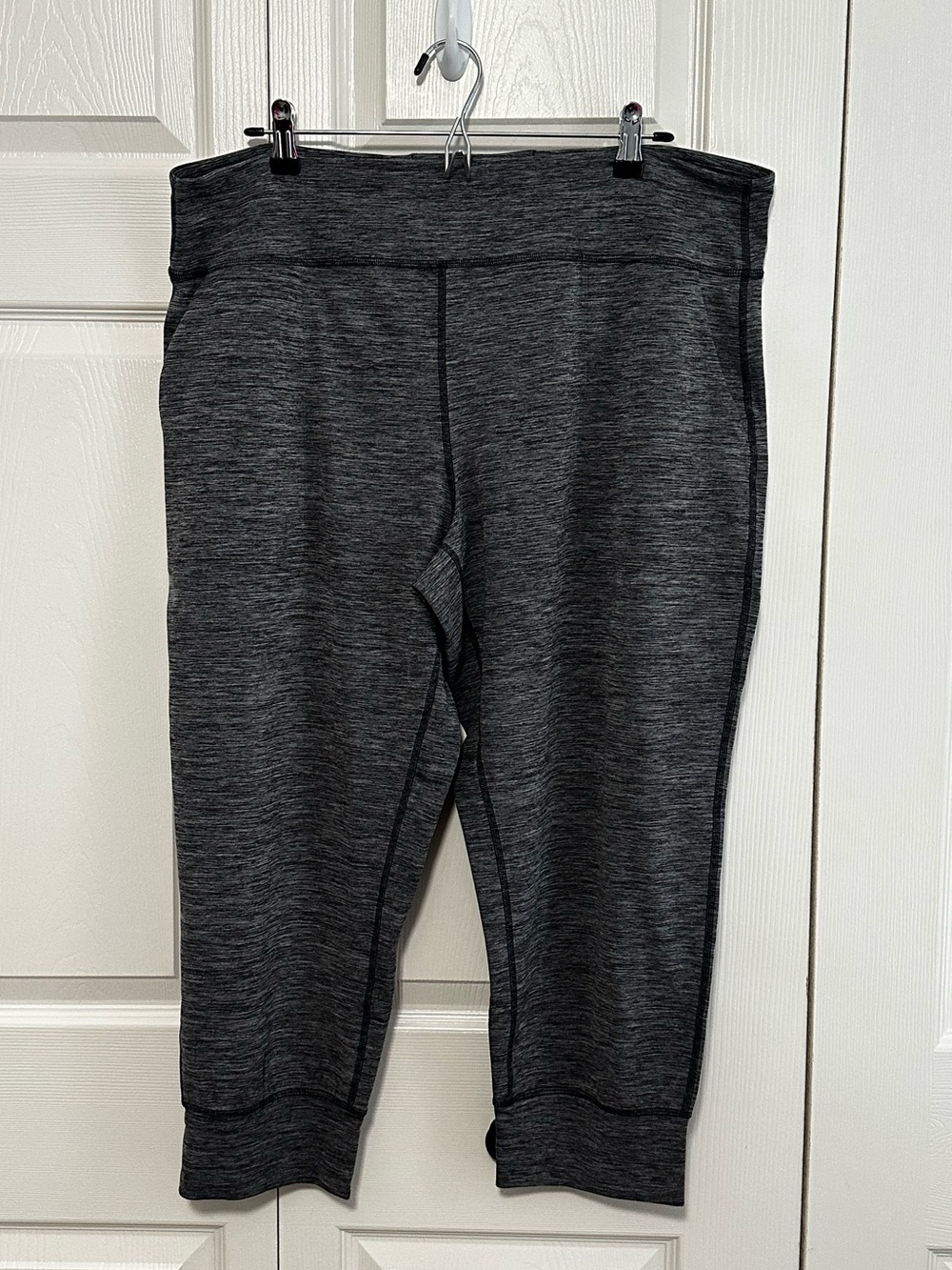 Lululemon Align Cropped‎ Jogger in 
Heathered Black Size 18 EUC